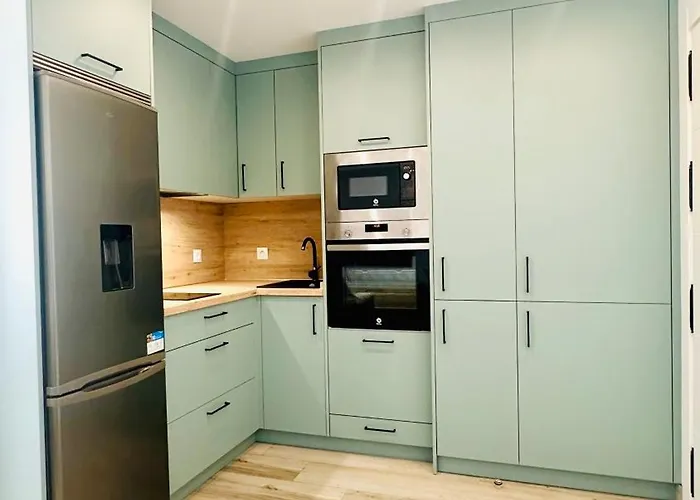 Marina Bay * إِستيبونا